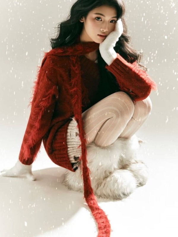 2025 New Red Sweater Art Photo - Photography Of The Year review and price